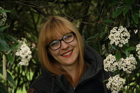 Portrait von Alice als Klavier und Cembalobauerin